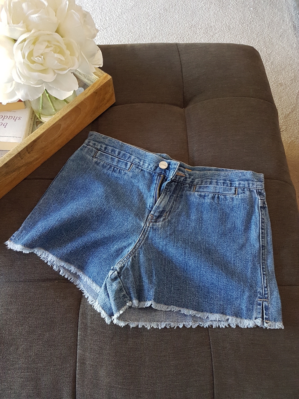 Sexy Women’s Blue Denim Frayed Hem Shorts Size 26 Like NEW